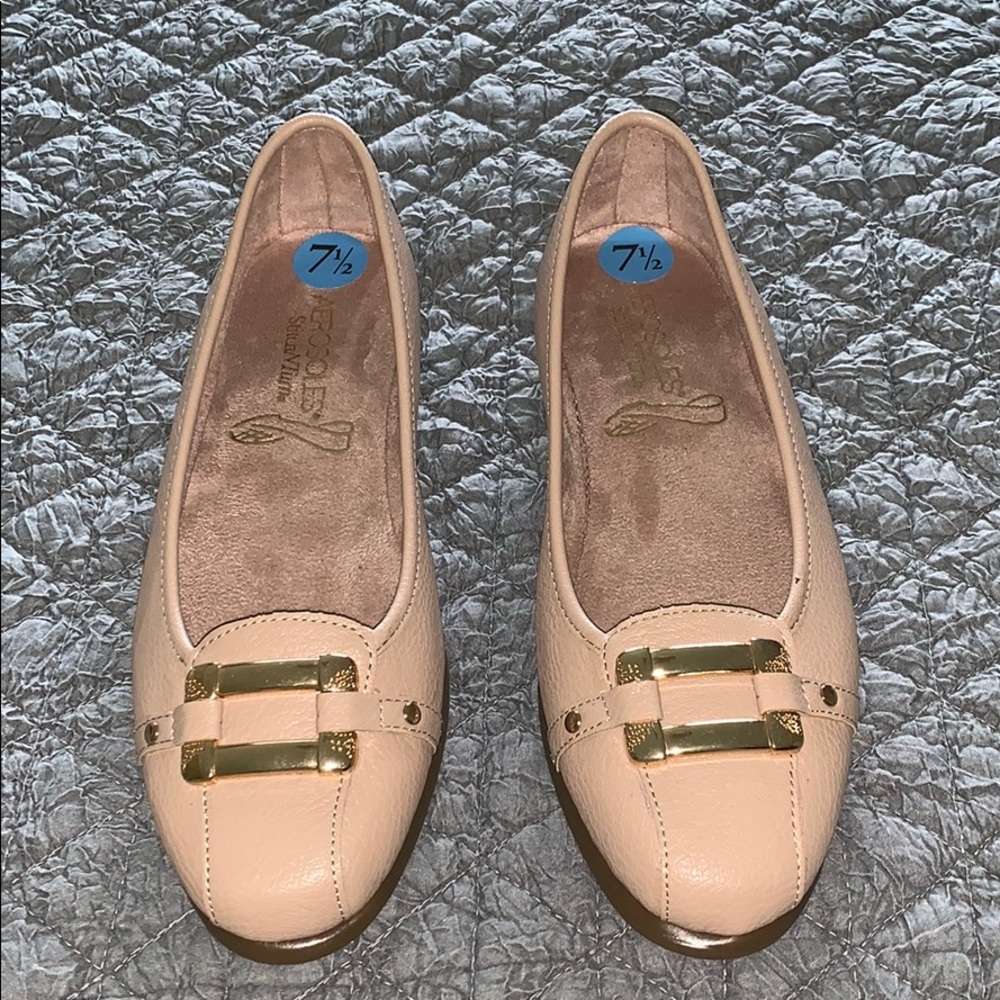 BLUSH FLATS!! BRAND NEW!! NEW WITHOUT TAGS
